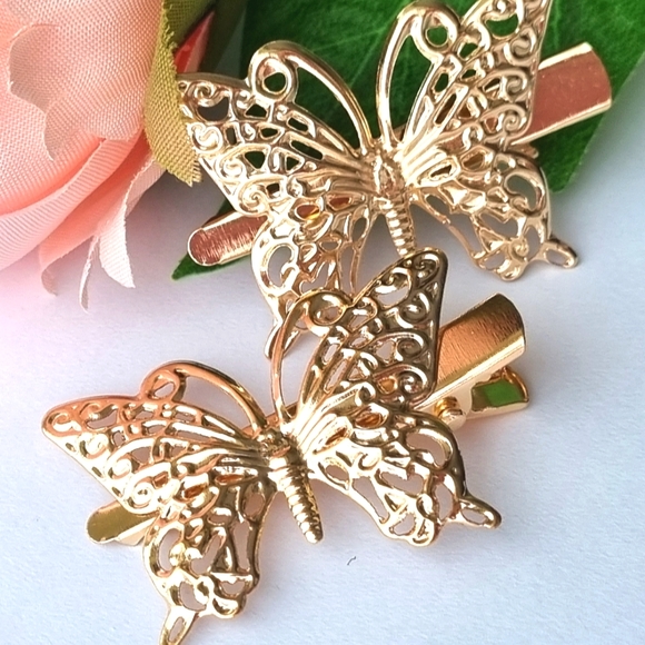 2 x Beautiful Gold Toned Butterfly Hair Clips ✨🦋 - Picture 2 of 7